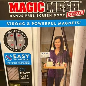 NWT Magic Mesh Easy to Install-Let Fresh Air In -Hands-Free Screen Door Deluxe